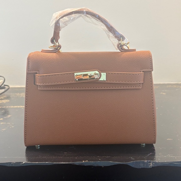 Neiman Marcus Handbags - Elegant Tan Handbag